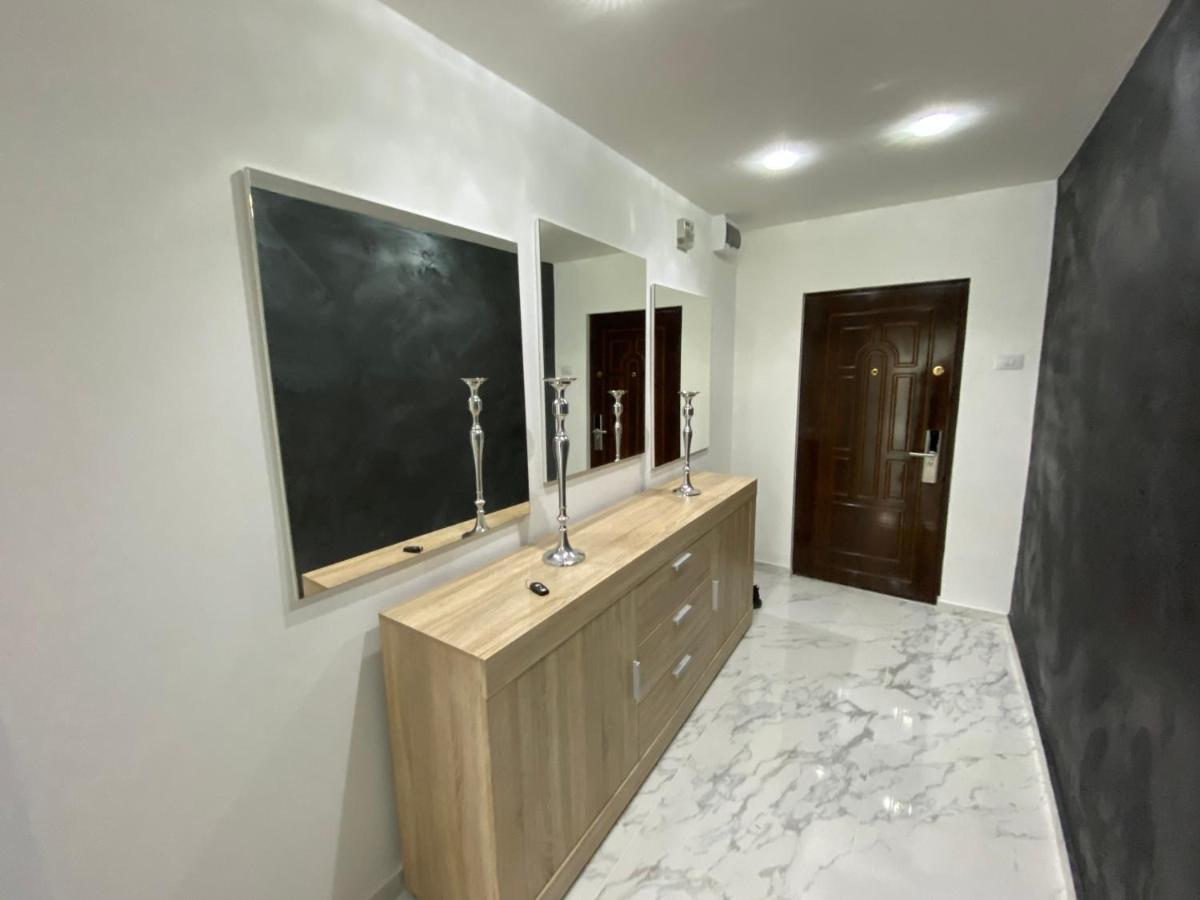 Concept Apartments 3 Camere Targu-Mures Bagian luar foto