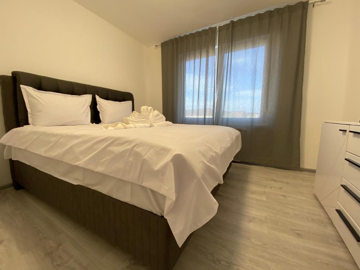 Concept Apartments 3 Camere Targu-Mures Bagian luar foto